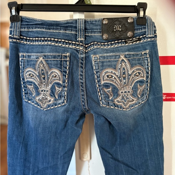 Vintage Miss Me beautiful embroidered jeans- literally perfect condition